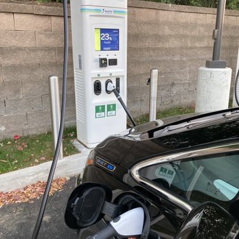do electric cars save money